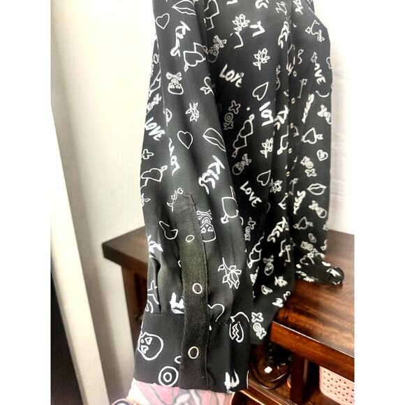 Torrid x Betsy Johnson Skull Hearts Black Georgette Blouse 1X NWT - Picture 3 of 9